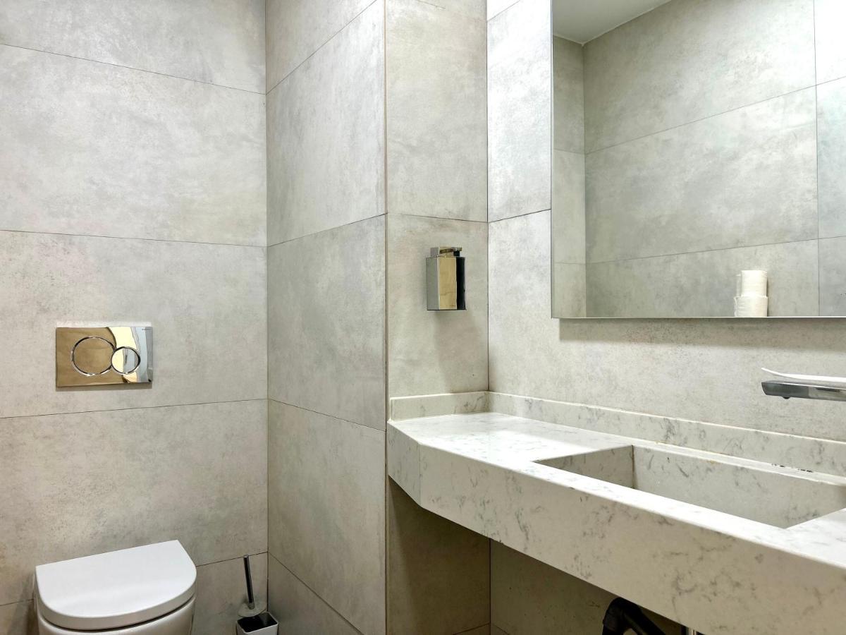 Hostel Ramon Lujan 91 Madrid Dış mekan fotoğraf